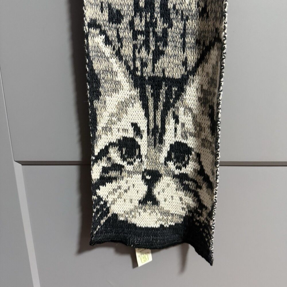 Elegant Black and Cream Cat Design Scarf